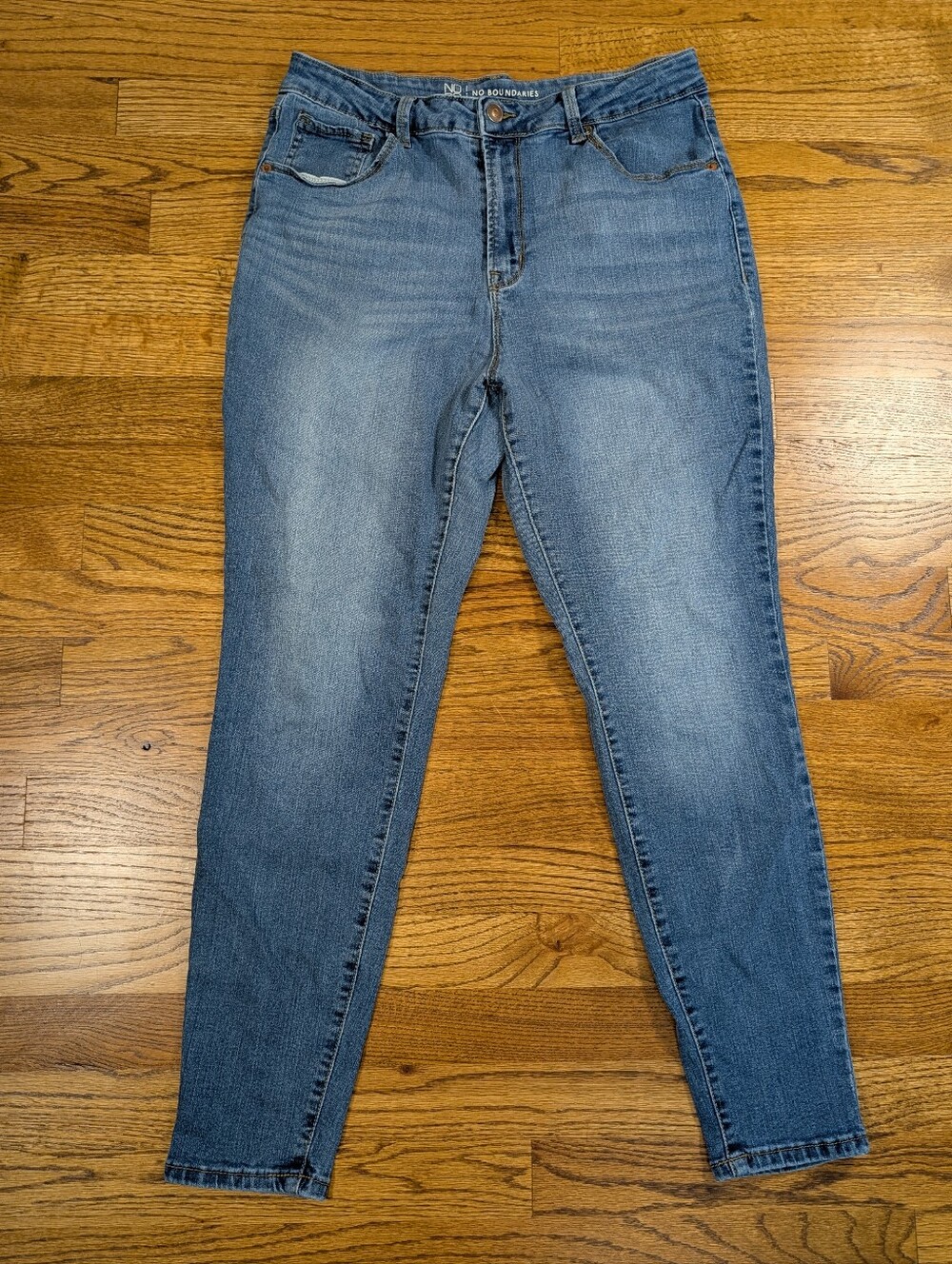 No Boundaries Light Wash Skinny Jeans Mid Rise Stretch Denim Size Juniors 15